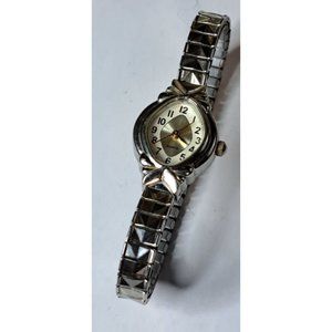 Vintage Advance Ladies Quartz Wrist Watch working new battery